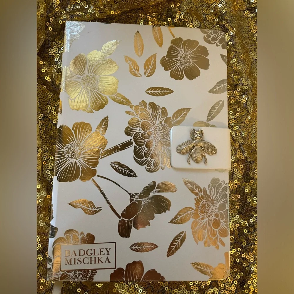 BADGLEY MISCHKA NWOT Rhinestone Bee Magnetic Clasp Journal